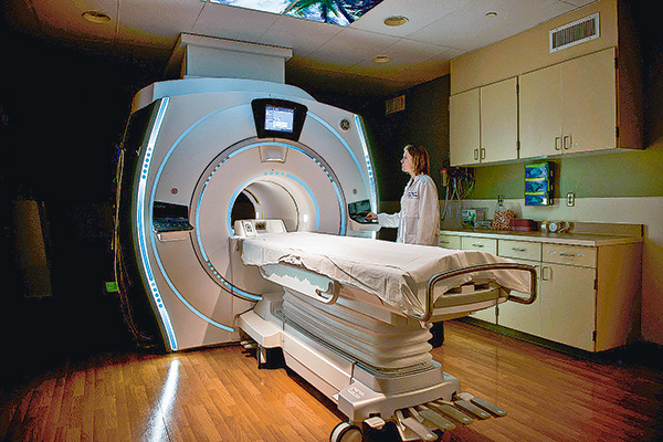 Ad portas de su estreno mundial en bolsa, GE HealthCare activa planes y capacidad de servicio de su negocio en Chile