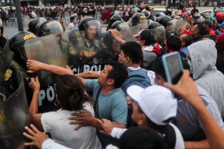 Crisis política en Perú: renuncian dos ministros y Congreso da la espalda a Boluarte en adelanto de elecciones