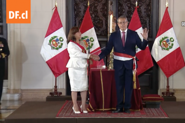 <p>Ahora en DF | Presidenta de Perú destituye a su primer ministro</p>