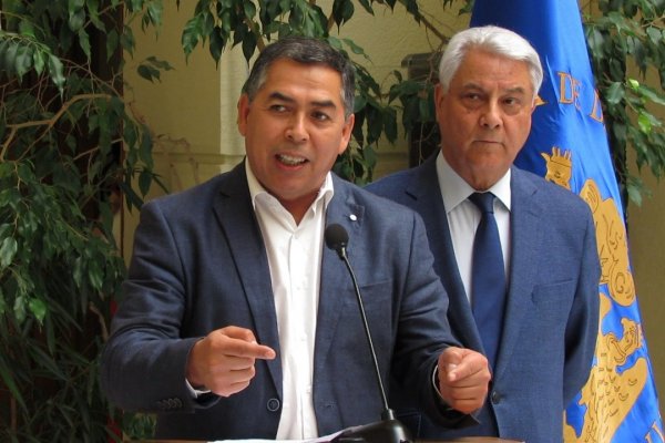 Presentan medidas para paliar la crisis económica y piden a Boric aplicar impuesto a la banca para financiarlas