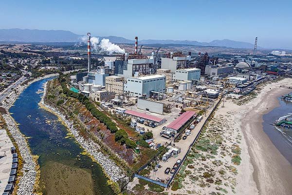 <p>AES Andes: abastecimiento de carbón en complejo Ventanas está suspendido por incendio en puerto</p>