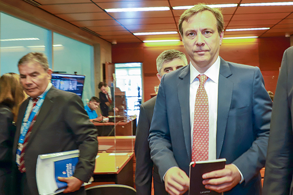 Juzgado de Garantía fija plazo de 120 días de investigación en querella por lavado de activos contra LarrainVial