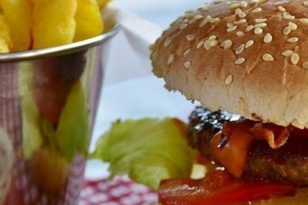 Las etiquetas climáticas en los menús podrían alejar a las personas de la comida rápida