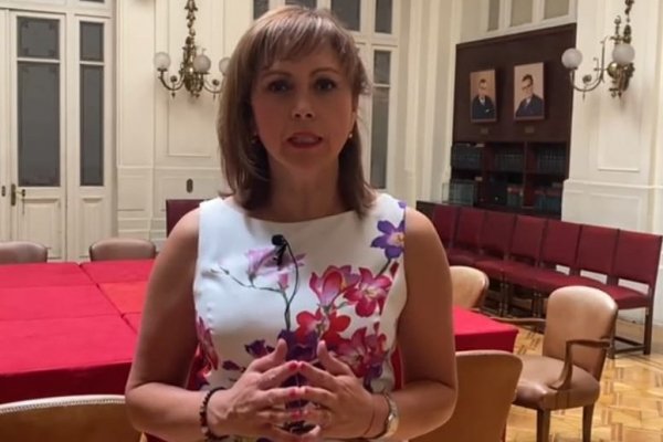 Senadora Carvajal aumenta la presión sobre el Gobierno y pide bajar IVA de alimentos a 10% y mantener congelada la tarifa del transporte
