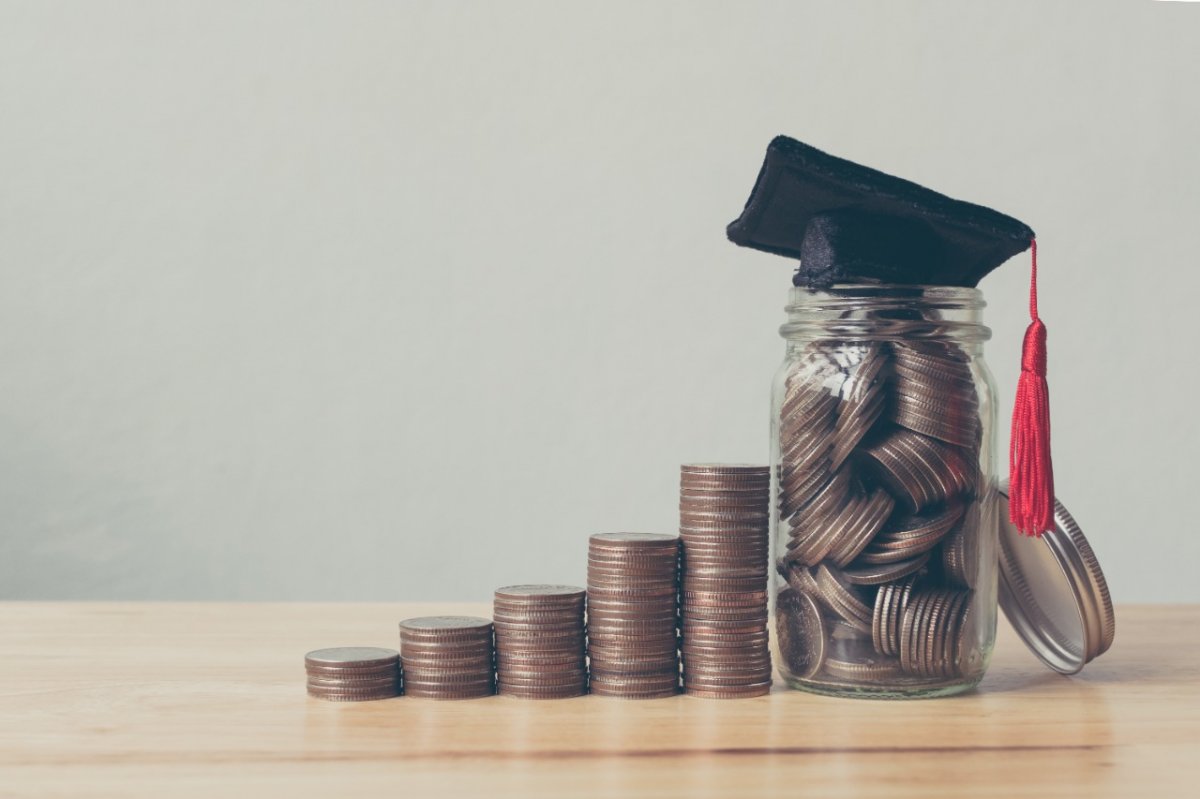 <p>Carreras de $ 1 millón al mes, cobros en UF y migración escolar a la educación pública: los efectos de la inflación del apoderado</p>
