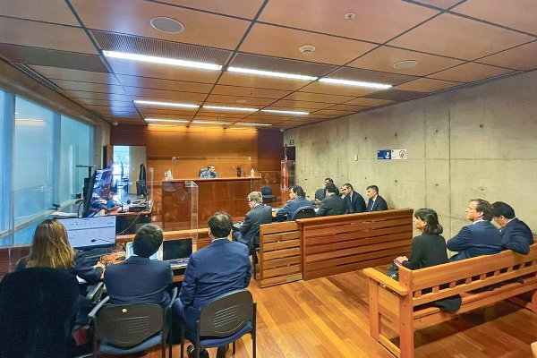 26 giros de dinero en 13 días, una clínica casi quebrada y LarrainVial en tribunales: La trama del caso que tiene atento al mundo financiero