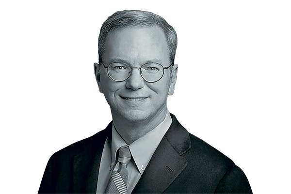 <p>Eric Schmidt, exdirector ejecutivo y presidente de Google/Alphabet, preside la Comisión de Seguridad Nacional sobre la Inteligencia Artificial de EEUU.</p>