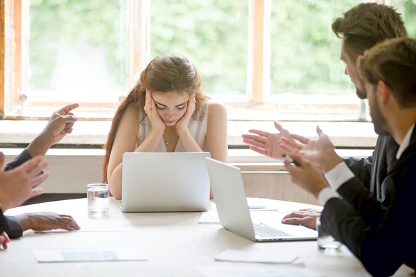 <p>La otra cara del retorno a la presencialidad: aumentan las denuncias de acoso sexual y laboral</p>