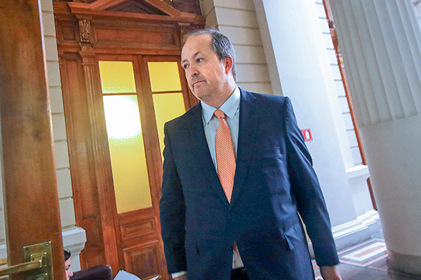 Presidente Boric opta por Ángel Valencia en su tercer intento para elegir al nuevo Fiscal Nacional
