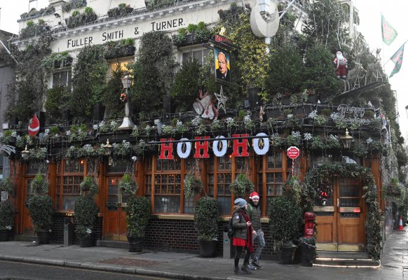<p>Los problemas económicos empujan a los pubs y restaurantes británicos a reducir sus horarios</p>
