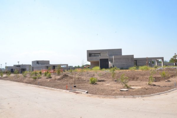Constructora que desarrolló exclusivos condominios pide su quiebra: apuntó a “alzas desmesuradas” de materiales