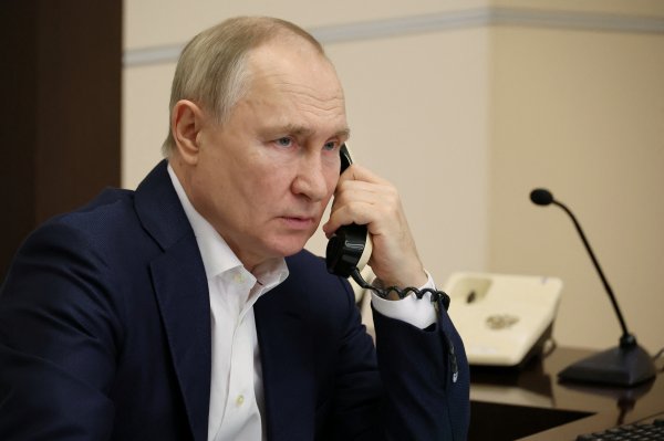 <p>Putin ordena un alto al fuego de 36 horas en Ucrania por festivo ortodoxo</p>
