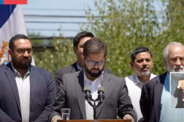 <p>Ahora en DF | Boric anuncia batería de ayudas económicas para familias y un fondo de apoyo a la industria de la construcción</p>