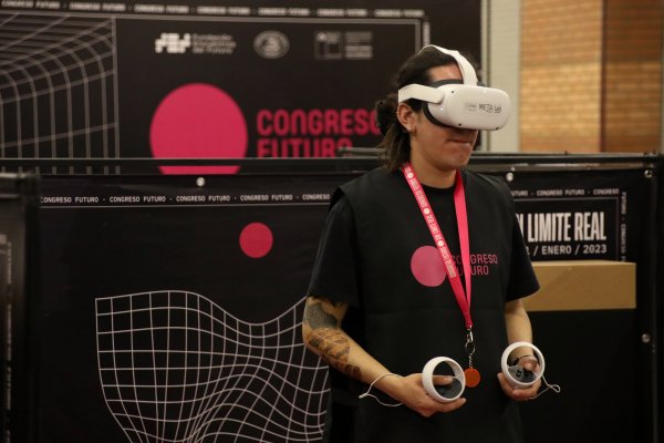 Desde Tarjeta Bip con la marca hasta experiencia en el metaverso, las actividades que realizará Congreso Futuro en la Línea 1 del Metro