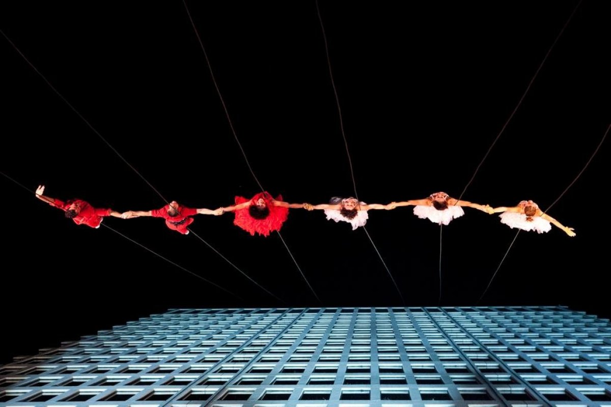 <p>Guía de Ocio: Una danza vertical entre edificios del centro de Santiago</p>