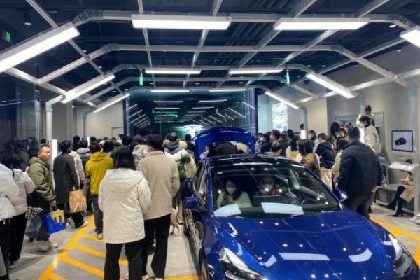 <p>Los propietarios de Tesla en China protestan por los recortes de precios</p>