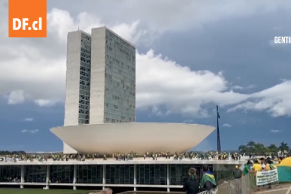 <p>Ahora en DF | Supremo de Brasil ordena al Ejército desmantelar los "campamentos bolsonaristas"</p>