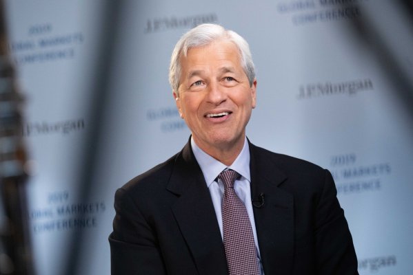 <p>El jefe de JPMorgan piensa que la Fed podría necesitar aumentar tasas sobre 5%</p>