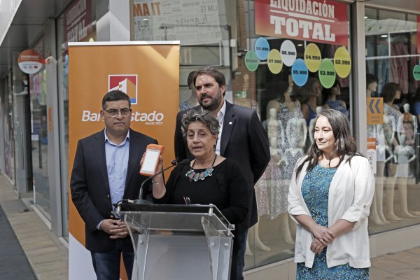 <p>La presidenta de BancoEstado, Jessica López, presenta Súper Compraquí.</p>
