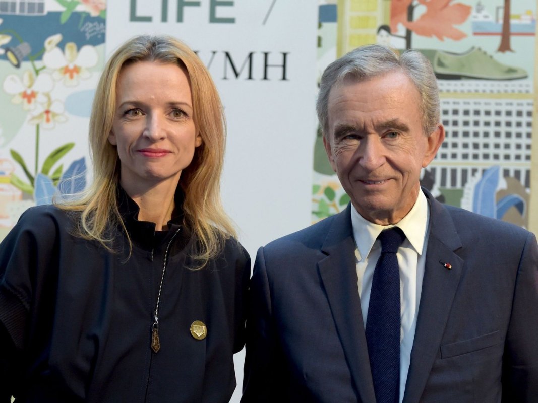 <p>Bernard Arnault pone a su hija Delphine al mando de Dior en medio de una reestructuración del grupo LVMH</p>
