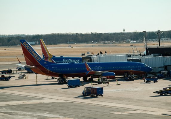 Aerolíneas reanudan operaciones en EEUU tras detención de vuelos por una falla en sistema de control