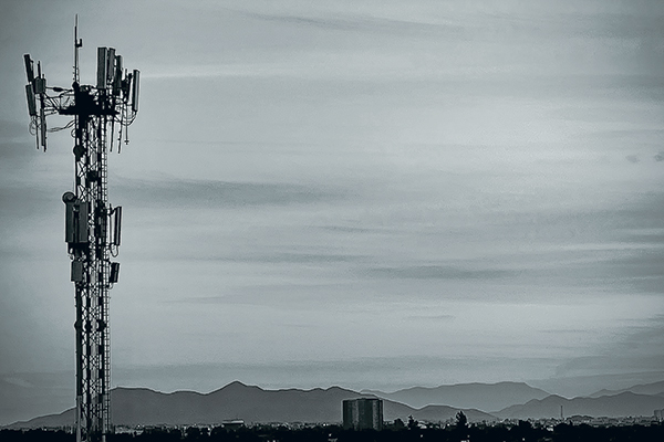 Gobierno propone norma de emisión radioeléctrica 10 veces más exigente y operadores temen que afecte el despliegue del 5G