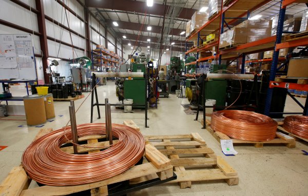 <p>AllianceBernstein: existe un buen respaldo para precios más altos en cobre por la reapertura de China</p>
