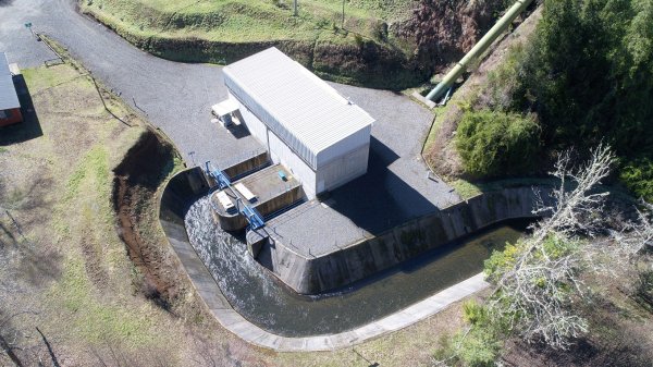 <p>Gremio califica de "terrorista" el ataque incendiario que dejó inutilizada la central hidroeléctrica Trueno cerca de Vilcún en la Araucanía</p>