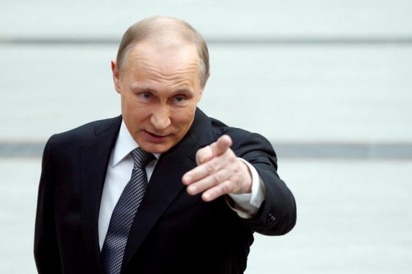 Putin dice que la operación militar rusa en Ucrania va bien