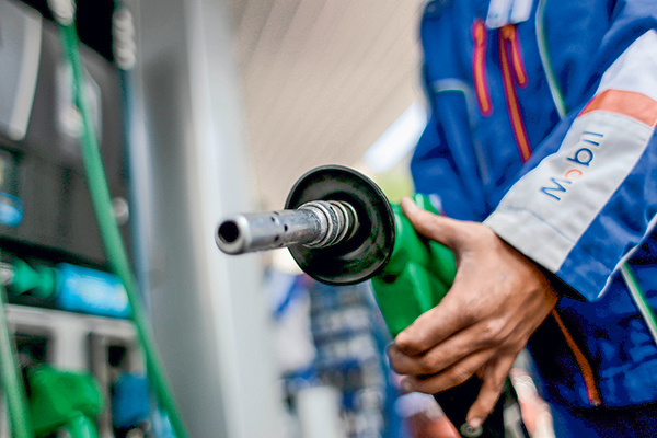Informe de la UDP advierte que cambios al Mepco inyectarían más volatilidad a los precios de los combustibles