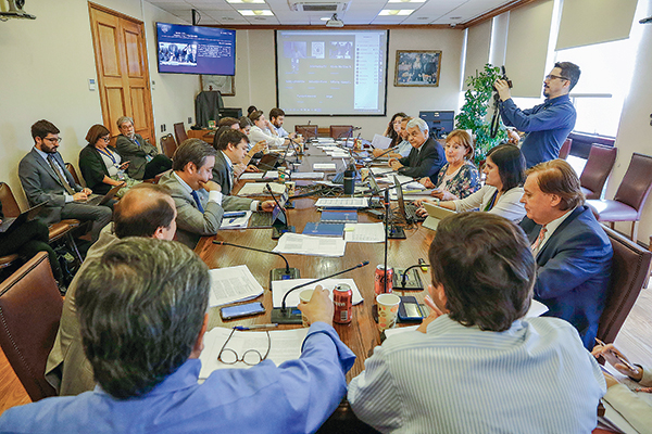 Discusión inmediata tensiona la reforma tributaria: oficialismo pide “sacar el pie del acelerador”