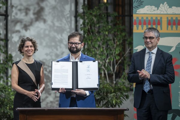 <p>La ministra del Medio Ambiente, Maisa Rojas; el presidente Gabriel Boric; y el ministro de Hacienda, Mario Marcel.</p>
