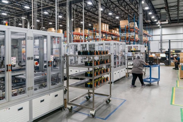 Producción manufacturera en EEUU registra peor caída desde 2021