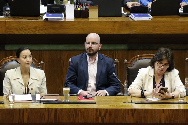 Ministro Jackson se salva: la acusación constitucional en su contra se rechazó y el Gobierno respira tranquilo