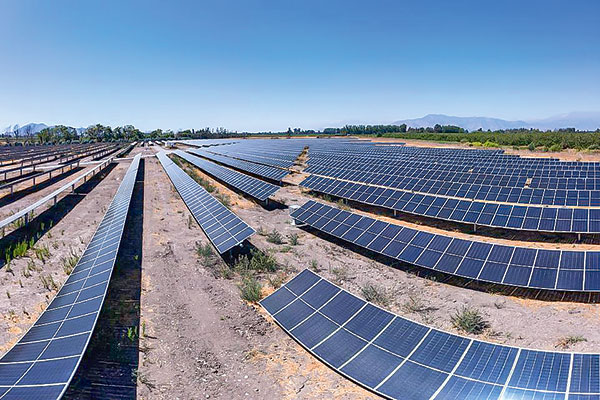 <p>Enel planea alcanzar 1.000 MW de almacenamiento al 2030 e insiste con priorizar reforma a la distribución</p>