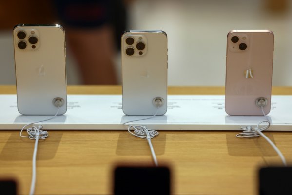 Apple refuerza los servicios de teléfonos inteligentes en una "guerra silenciosa" contra Google