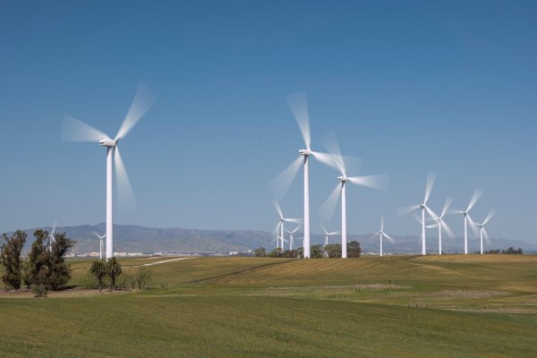 <p>Las inversiones globales en energías limpias sumaron un récord de US$ 1,1 billones en 2022</p>