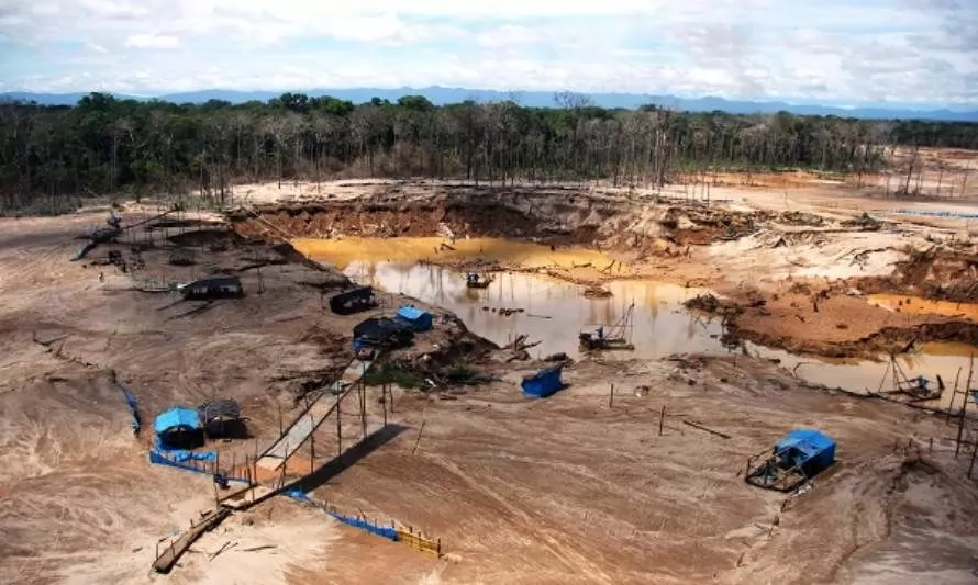 Mineros ilegales e informales en Perú mueven más de US$ 4.000 millones al año