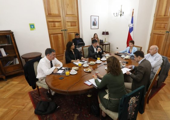 Acuerdo de seguridad queda para marzo: UDI y Evópoli no acuden a encuentro en La Moneda