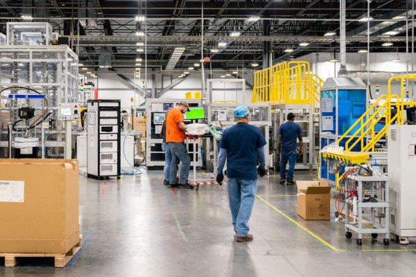 <p>Empleo en el sector privado de Estados Unidos creció menos de lo previsto en enero</p>
