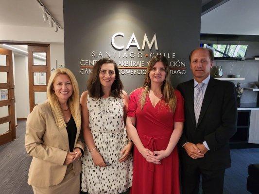 Ex Fiscal Nacional Económico y experta en construcción se suman como consejeros de CAM Santiago