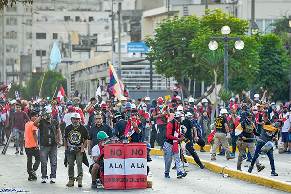 <p>¿Cómo ha impactado la crisis política de Perú a la moneda y mercado bursátil de ese país?</p>