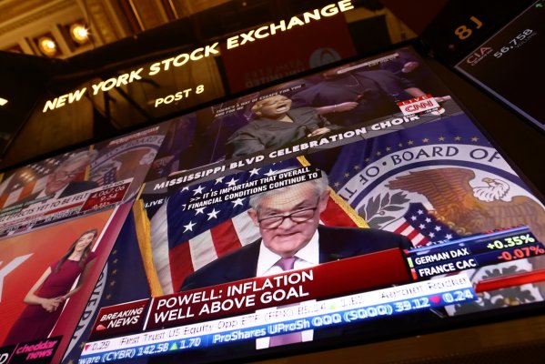 <p>Powell asegura que no habrá bajas de tasas este año, pero los mercados escuchan otra cosa</p>