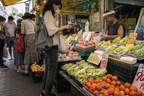 Baja en el costo mundial de los alimentos contradice la fuerte inflación en los comestibles