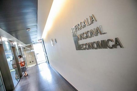 Regulador de Libre Competencia de Chile alerta "graves consecuencias" para el mercado de tarjetas por arremetida de Mastercard