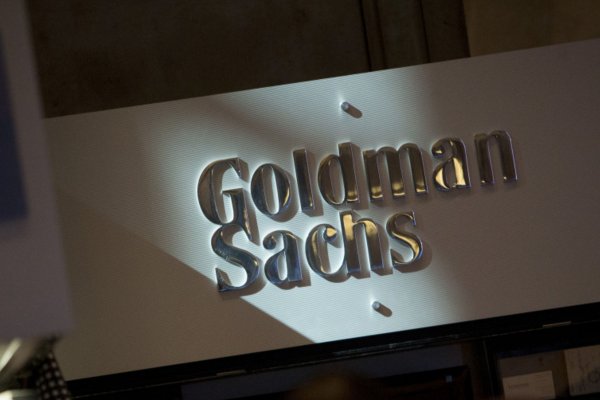 Goldman Sachs recorta probabilidad de recesión en EEUU a 25% por fortaleza del empleo y confianza empresarial