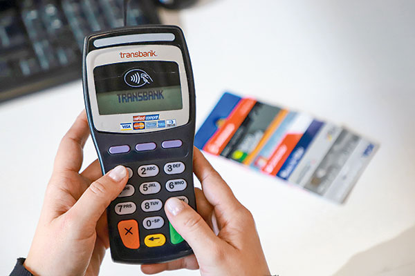 <p>Transbank deja atrás las pérdidas y finaliza 2022 con ganancias sobre $ 26 mil millones</p>