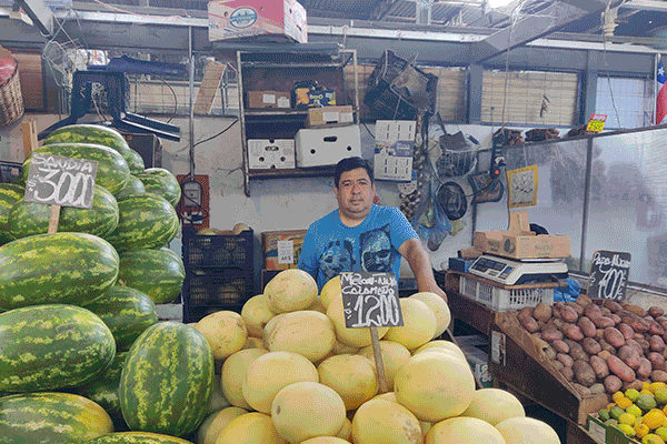 Conversaciones en la Vega Central: el alza de los precios aún es el gran tema