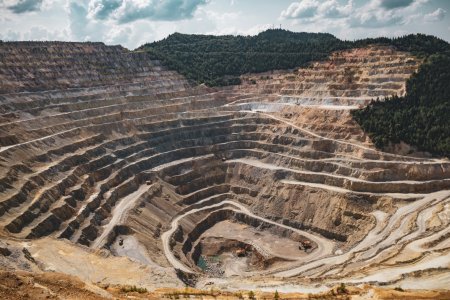 Perú: Minera china MMG se asegura suministros para seguir produciendo cobre a ritmo reducido en Las Bambas