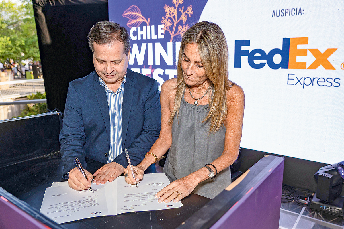 <p>FedEx y Wines of Chile cierran acuerdo que ayudará a mejorar las exportaciones</p>